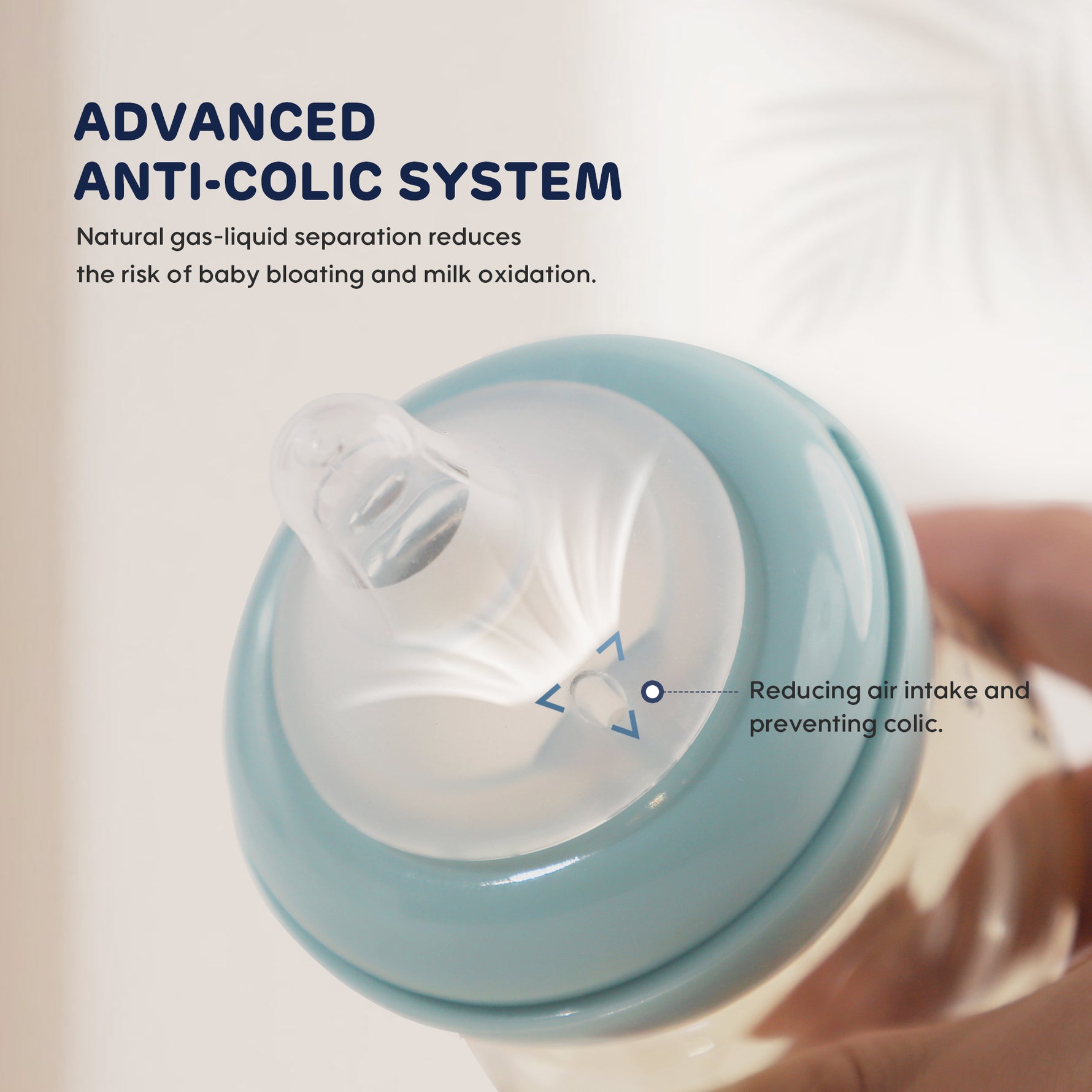 The image shows how the design of the Aiwibi newborn bottle helps prevent gas.